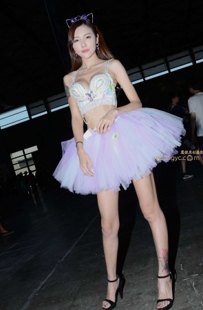 神摄手赛01 这文胸被美女巧用到极致