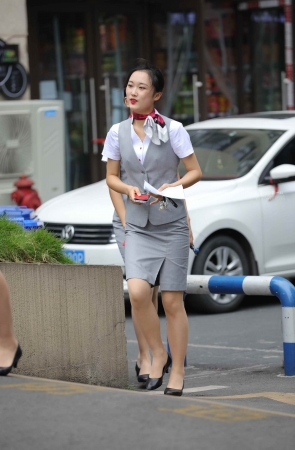 航院的学妹每天都穿肉 丝高 跟职业装