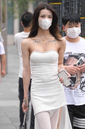 232523-3=63√抹胸性感小姐姐【套图➕视频】 12P