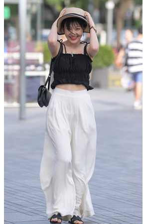 戴着帽子的漂亮小姐姐(42P)[900M/JPG]