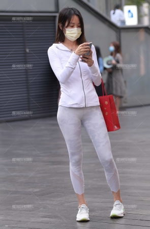 简约白的紧身裤