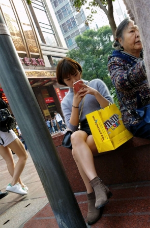 黑色短裙清纯美女