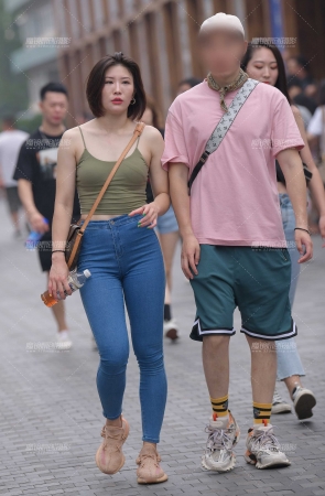 性感紧身丰臀牛仔